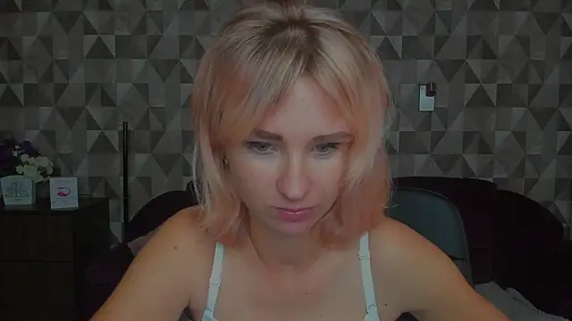 Snapshot of MeryMidnight chatting on 09.09.25 MeryMidnight online show from 09.09.25