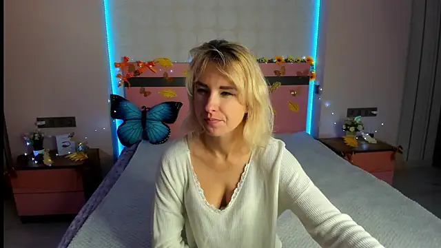 Snapshot of MeryMidnight chatting on 10.02.25 MeryMidnight online show from 10.02.25