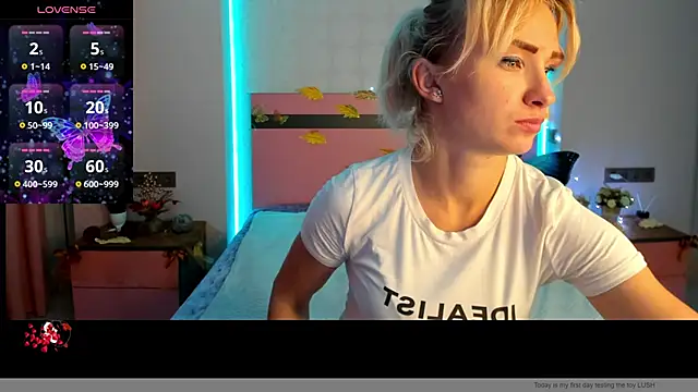 Snapshot of MeryMidnight chatting on 10.09.25 MeryMidnight online show from 10.09.25