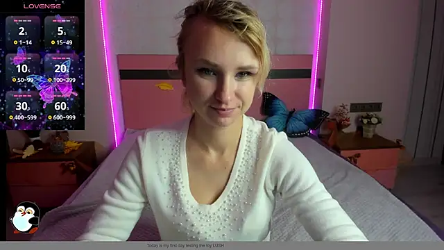 Snapshot of MeryMidnight chatting on 11.18.25 MeryMidnight online show from 11.18.25