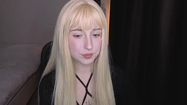 Snapshot of YukiMisa chatting on 09.13.25 YukiMisa online show from 09.13.25