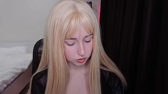 Snapshot of YukiMisa chatting on 09.27.25 YukiMisa online show from 09.27.25