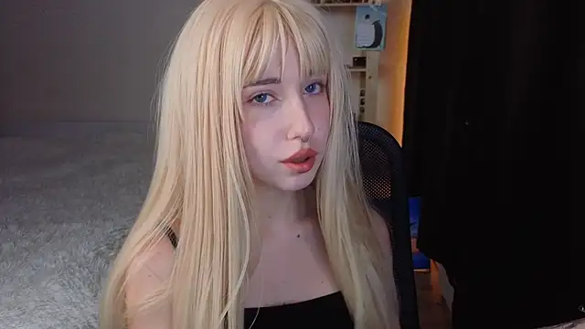 Snapshot of YukiMisa chatting on 10.04.25 YukiMisa online show from 10.04.25