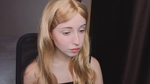 Snapshot of YukiMisa chatting on 10.10.25 YukiMisa online show from 10.10.25