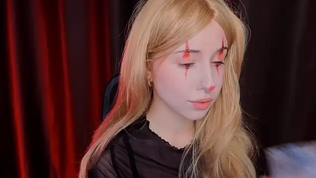 Snapshot of YukiMisa chatting on 10.31.25 YukiMisa online show from 10.31.25