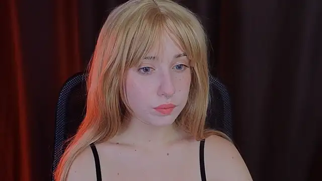 Snapshot of YukiMisa chatting on 11.08.25 YukiMisa online show from 11.08.25