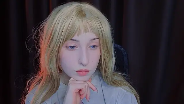 Snapshot of YukiMisa chatting on 11.25.25 YukiMisa online show from 11.25.25