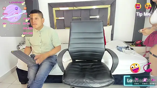 Snapshot of luna-and-dante chatting on 09.20.25 luna-and-dante online show from 09.20.25