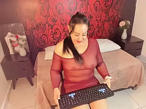 Snapshot of LucianaBlackwell chatting on 10.02.25 LucianaBlackwell online show from 10.02.25