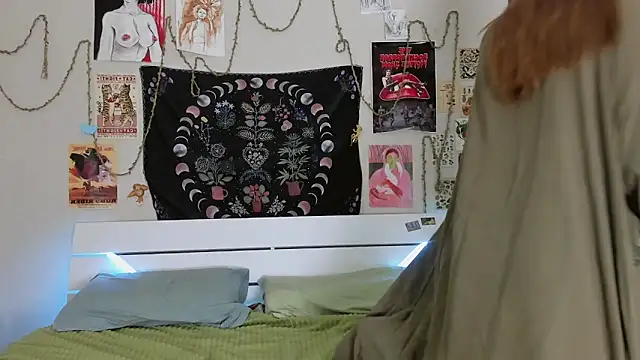 Snapshot of WonderConnie1 chatting on 11.13.25 WonderConnie1 online show from 11.13.25