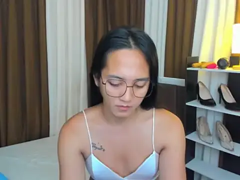 Snapshot of URHottestAngel chatting on 09.14.25 URHottestAngel online show from 09.14.25