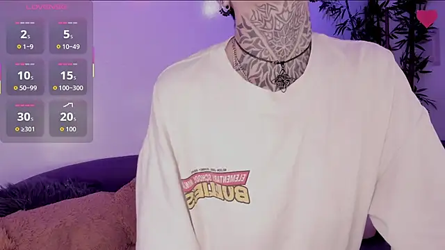 Snapshot of Sammy_f_uck chatting on 10.18.25 Sammy f uck online show from 10.18.25