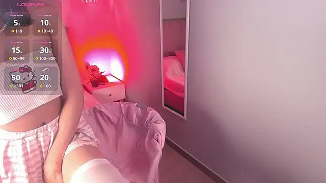 Snapshot of ela_petit chatting on 10.21.25 ela petit online show from 10.21.25