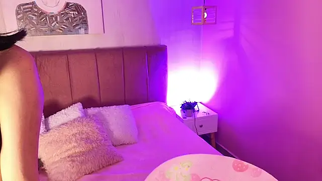 Snapshot of ela_petit chatting on 11.25.25 ela petit online show from 11.25.25