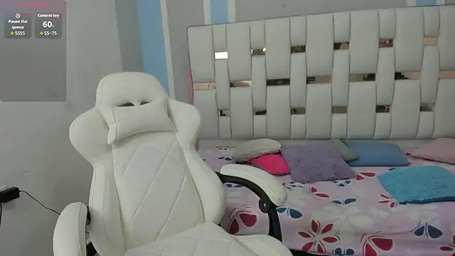 iamCharlotte19 online show from 11.12.25