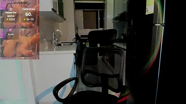 Snapshot of alice_coopperx chatting on 02.14.26 alice coopperx online show from 02.14.26