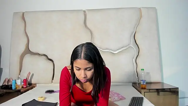 Amaia Sophia online show from 12.15.25