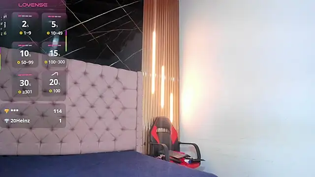 Snapshot of Emily_Brown18 chatting on 10.01.25 Emily Brown18 online show from 10.01.25