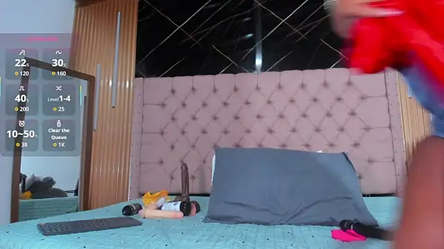 Snapshot of Emily_Brown18 chatting on 10.18.25 Emily Brown18 online show from 10.18.25