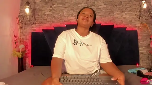 Snapshot of Emily_Brown18 chatting on 04.11.26 Emily Brown18 online show from 04.11.26