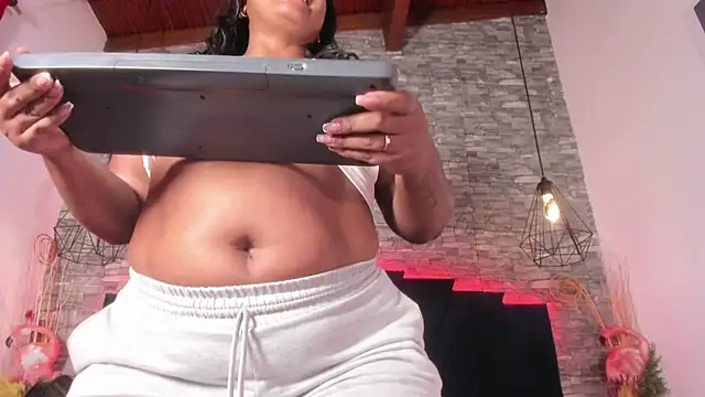 Snapshot of Emily_Brown18 chatting on 04.15.26 Emily Brown18 online show from 04.15.26