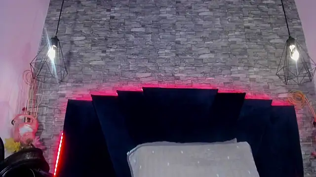 Snapshot of Emily_Brown18 chatting on 04.16.26 Emily Brown18 online show from 04.16.26