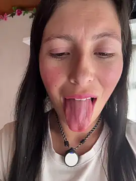 Snapshot of Mia_salinass chatting on 11.20.25 Mia salinass online show from 11.20.25