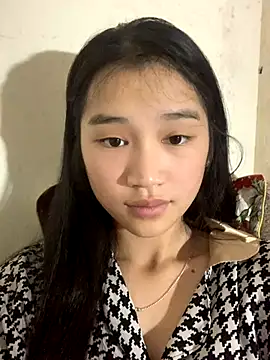 Snapshot of -Lie-06 chatting on 11.08.25 -Lie-06 online show from 11.08.25