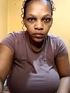 Snapshot of HappygalTheQueen chatting on 11.11.25 HappygalTheQueen online show from 11.11.25