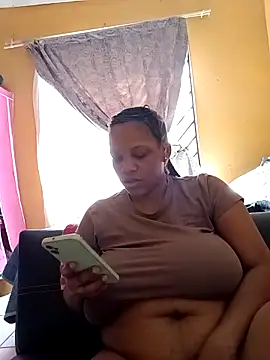 Snapshot of HappygalTheQueen chatting on 11.13.25 HappygalTheQueen online show from 11.13.25