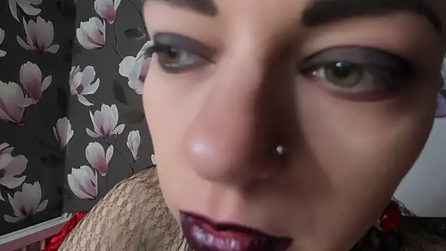 Snapshot of Bloom_evl chatting on 10.11.25 Bloom evl online show from 10.11.25