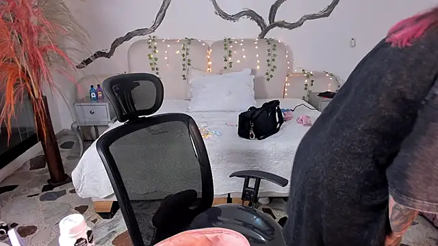 SarahCastro1  online show from 10.01.25