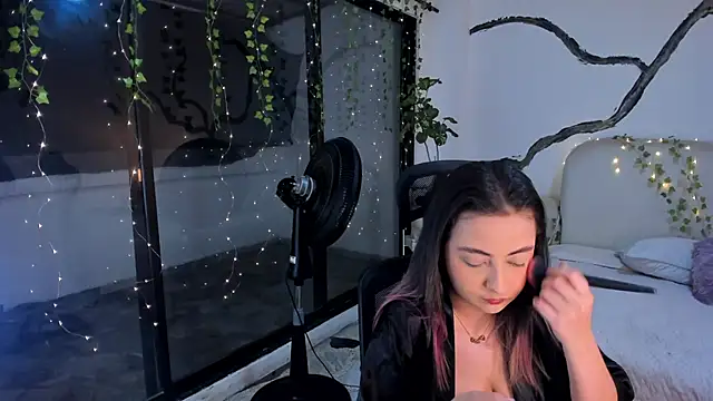 SarahCastro1  online show from 11.19.25