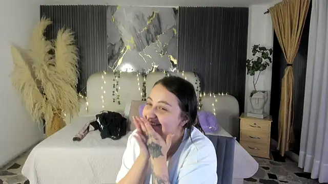 SarahCastro1  online show from 04.18.26