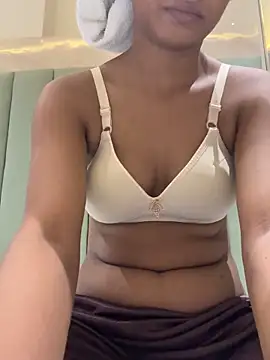 Snapshot of HeerStd chatting on 10.27.25 HeerStd online show from 10.27.25