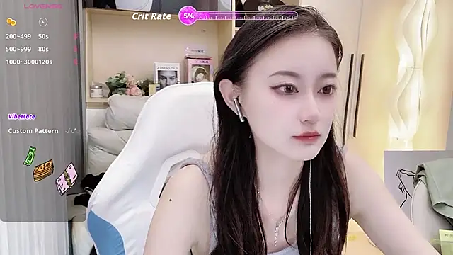 Snapshot of Naiyi-babe chatting on 10.06.25 Naiyi-babe online show from 10.06.25