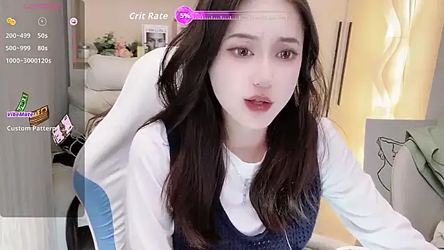 Snapshot of Naiyi-babe chatting on 10.13.25 Naiyi-babe online show from 10.13.25