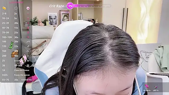 Snapshot of Naiyi-babe chatting on 10.20.25 Naiyi-babe online show from 10.20.25