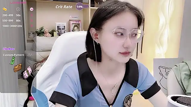 Snapshot of Naiyi-babe chatting on 10.29.25 Naiyi-babe online show from 10.29.25