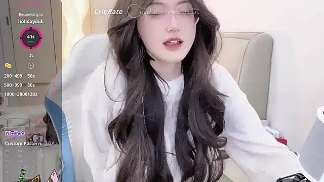 Snapshot of Naiyi-babe chatting on 11.17.25 Naiyi-babe online show from 11.17.25