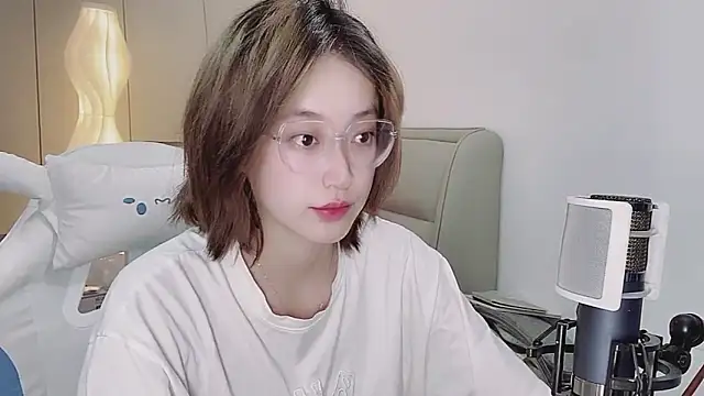 Snapshot of Naiyi-babe chatting on 05.28.26 Naiyi-babe online show from 05.28.26