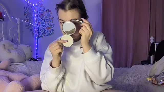 HoneyMist online show from 10.26.25