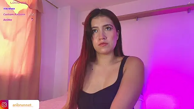 BrunnetAri  online show from 10.20.25