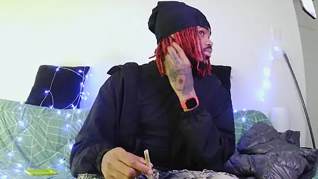 Snapshot of risktakinndolo chatting on 11.22.25 risktakinndolo online show from 11.22.25