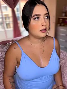 Snapshot of Emiily_Moore1 chatting on 11.23.25 Emiily Moore1 online show from 11.23.25