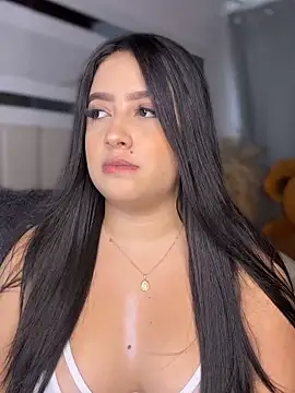 Snapshot of Emiily_Moore1 chatting on 11.26.25 Emiily Moore1 online show from 11.26.25