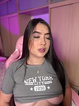 Snapshot of Emiily_Moore1 chatting on 02.18.26 Emiily Moore1 online show from 02.18.26