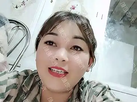 Snapshot of Lyly_nuce chatting on 10.30.25 Lyly nuce online show from 10.30.25