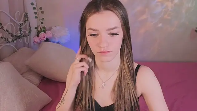 E l i z e  online show from 04.18.26