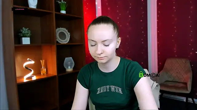 mila glow1 online show from 12.02.25